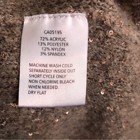 PICADILLY Canada sweater with button down back - Picture 10 of 12